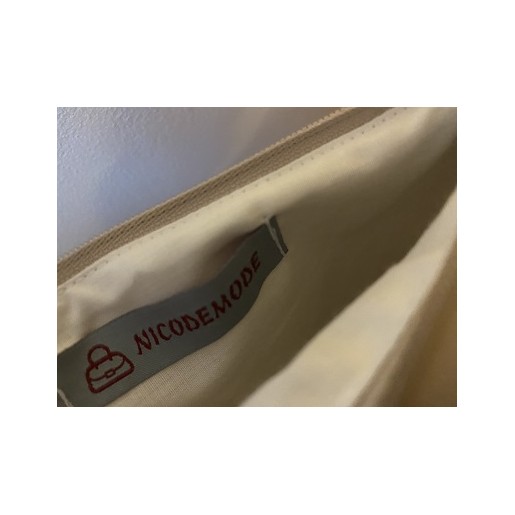Trousse carrée